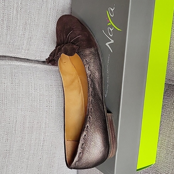 Brown Flat - Picture 4 of 5